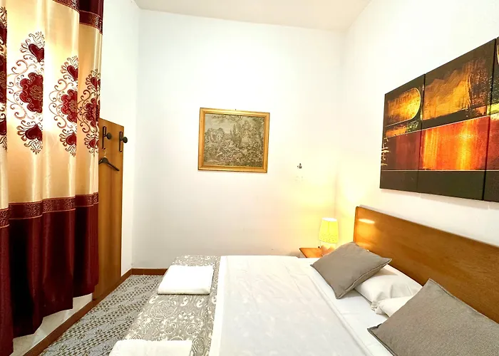 4 Bed Luxury Near Colosseum